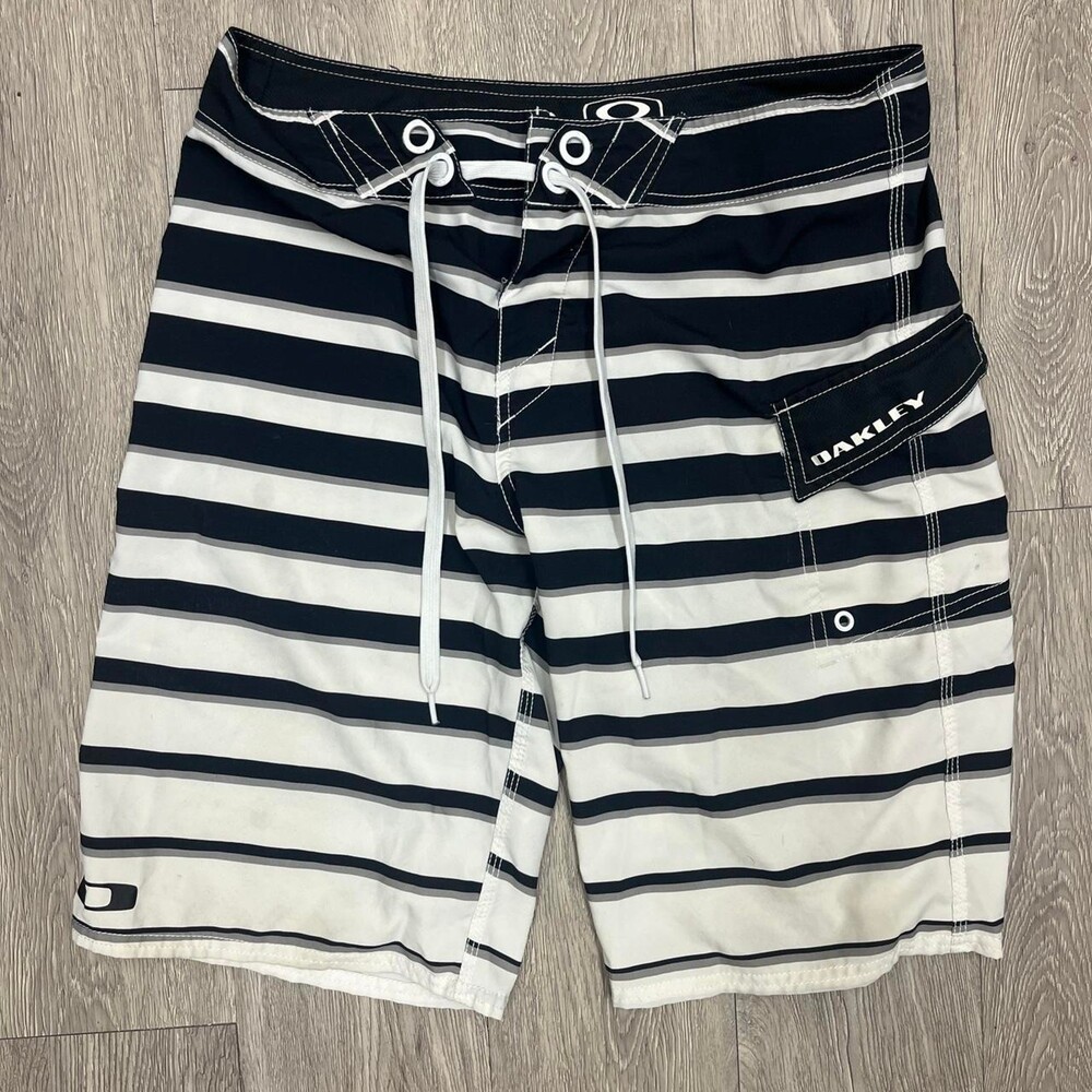 Oakley black and white striped board shorts Size 30